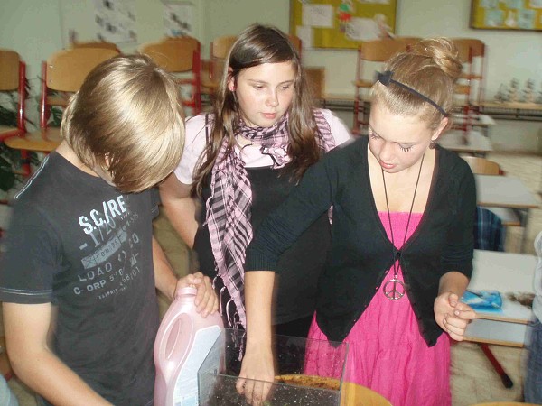 Při hodině chemicko-biologických praktik